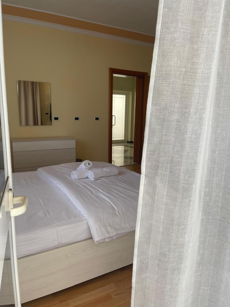 Mandarine Hostel 티라나 외부 사진