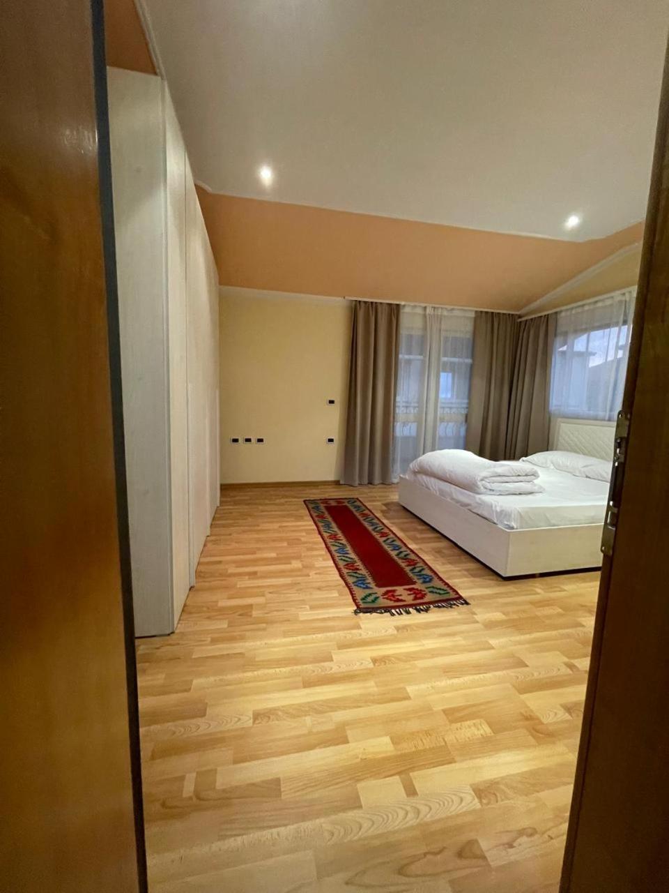 Mandarine Hostel 티라나 외부 사진