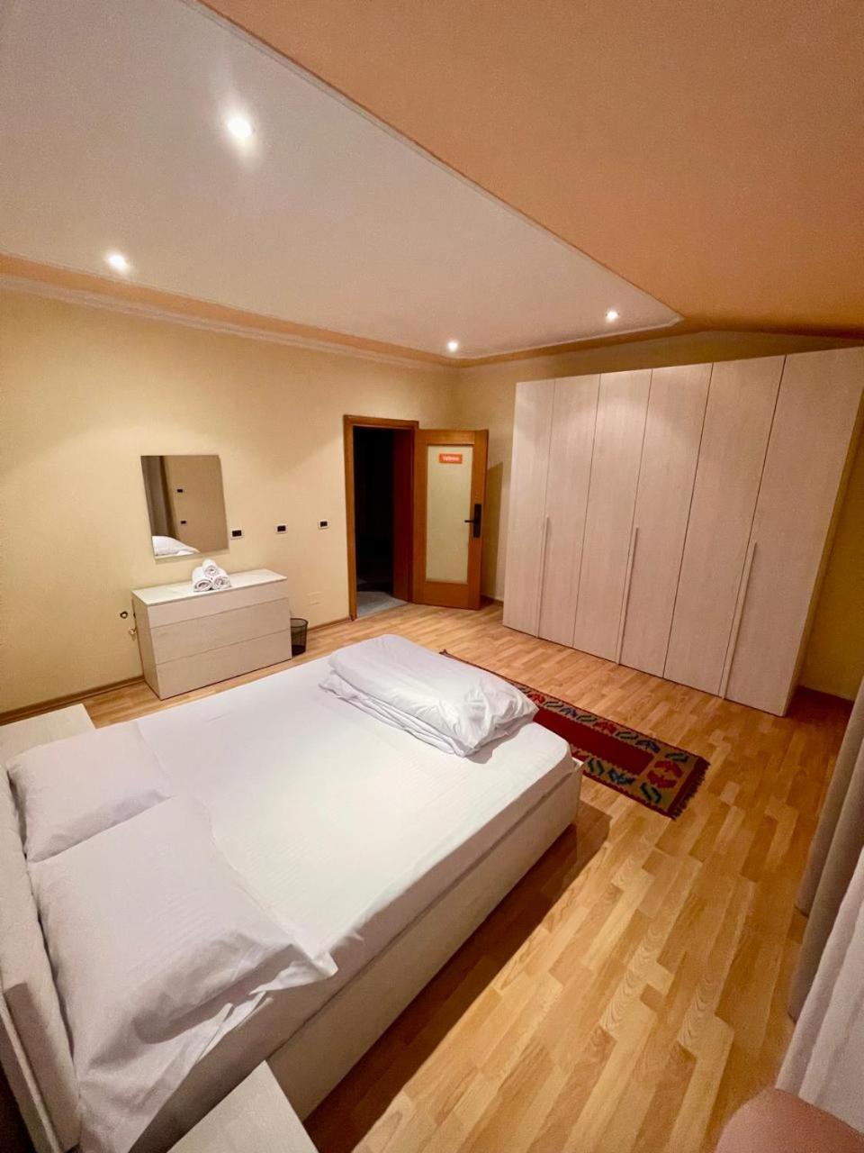 Mandarine Hostel 티라나 외부 사진