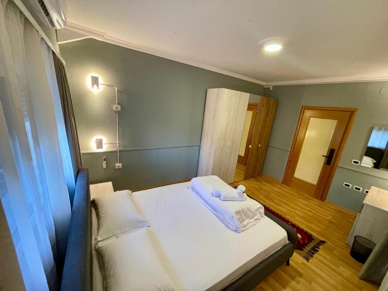 Mandarine Hostel 티라나 외부 사진